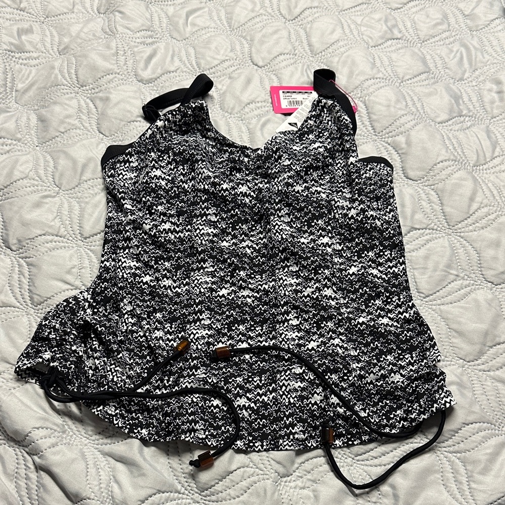 Chic Black and White Women's Tankini Top Underwires 34H